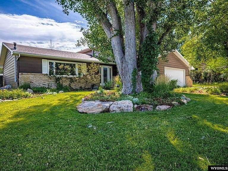 1541 Kingsbury Dr photo 4