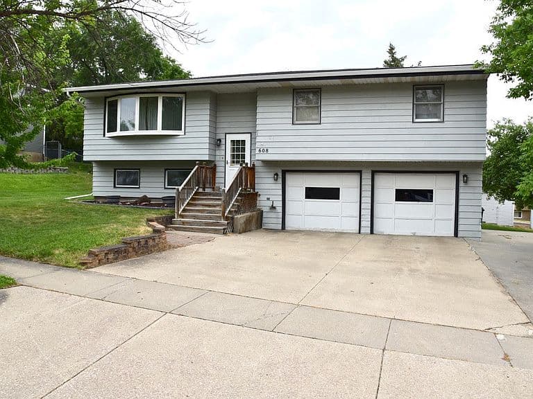 608 N Taylor Ave photo 1
