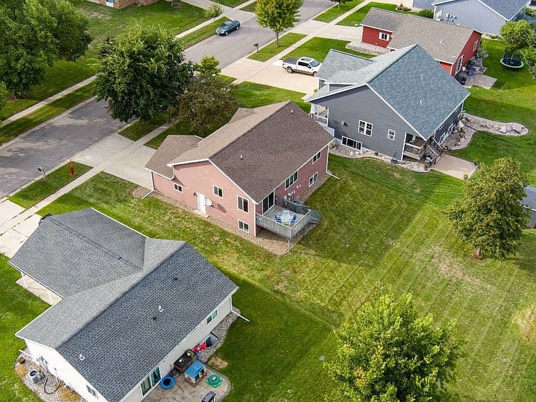 919 Deer Ln photo 2