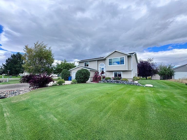 3463 Birkland Dr photo 1
