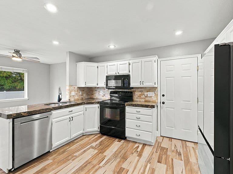 5468 Rodney St photo 5