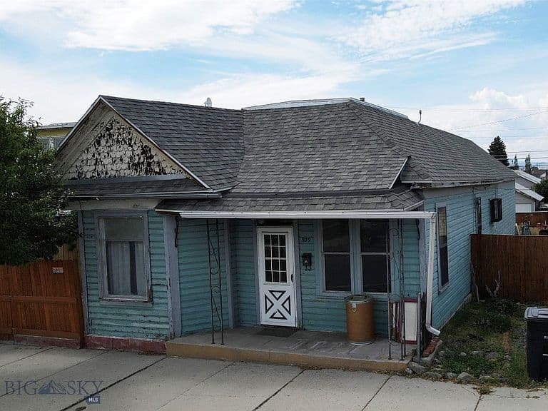 939 S Main St photo 1