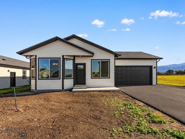 1100 Melissa Way photo 1