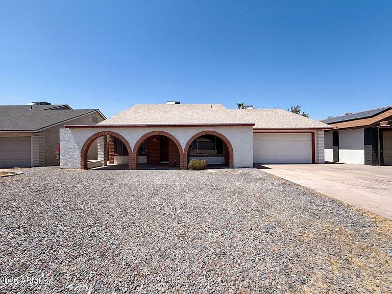 4260 E VINEYARD Road photo 1