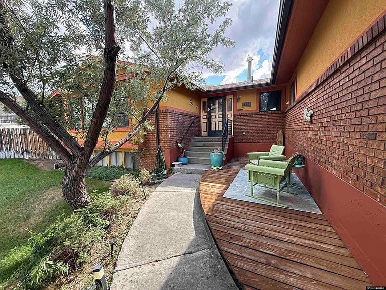 555 Waggener Cir photo 2