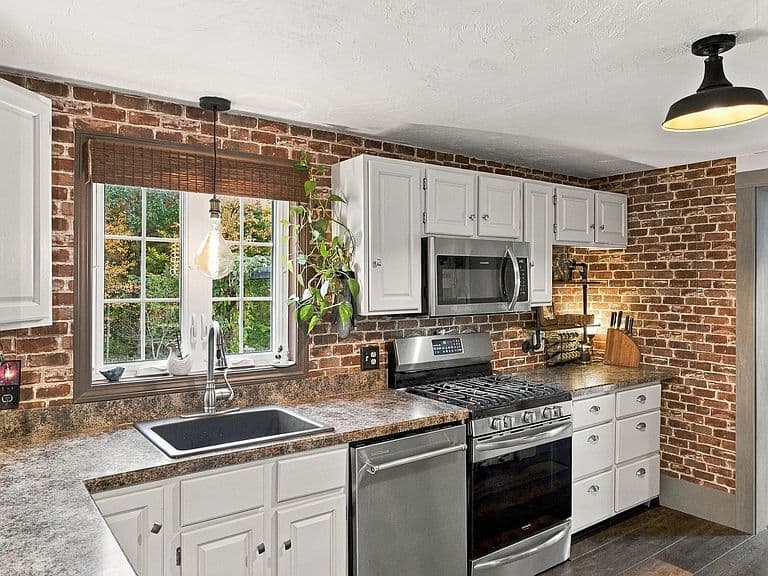 9 Holt Road photo 5