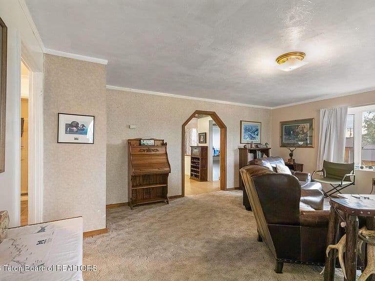 241 Smith Ave photo 5
