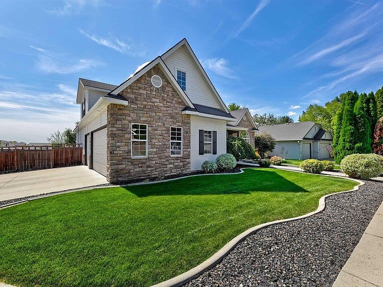 1075 N Falling Water Way photo 3