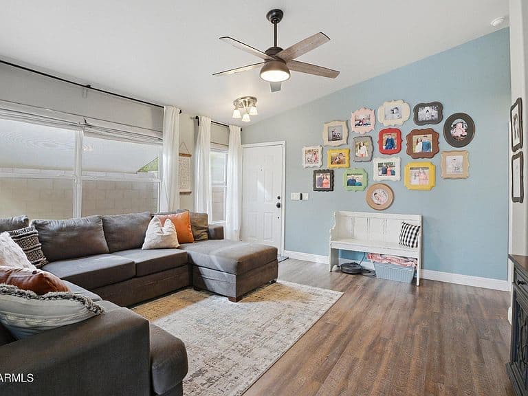 3031 W Melinda Ln photo 5