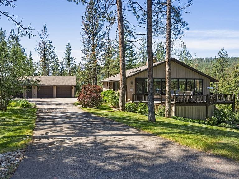5545 Skyway Dr photo 1