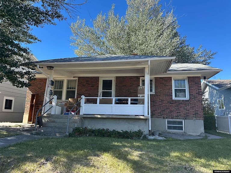 326 S Washington St photo 2