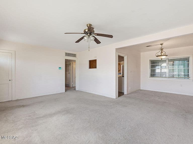 141 W William Carey St photo 3