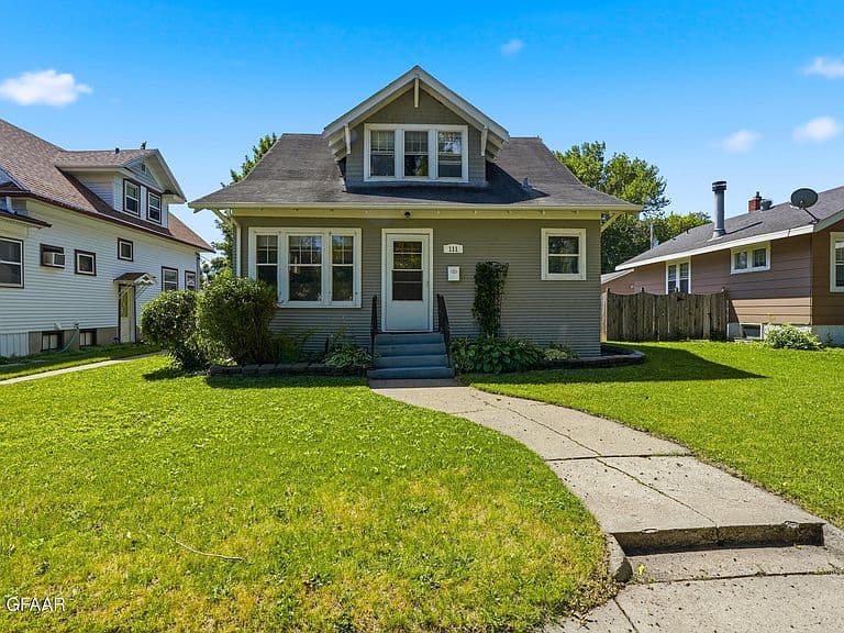 111 Conklin Ave photo 1
