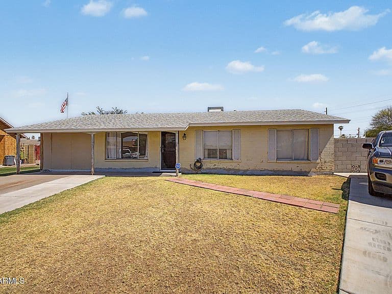 2221 N 51ST Drive photo 3
