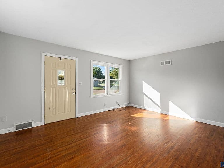 3208 S Phillips Ave photo 4