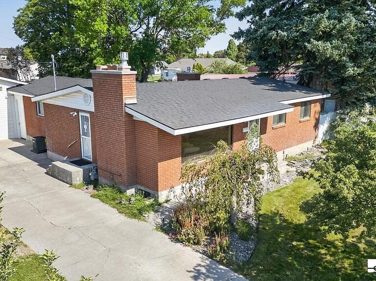 575 S Adams Ave photo 3