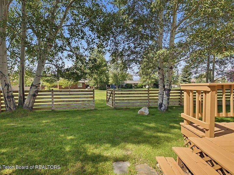 3052 Mountain View Ln photo 4