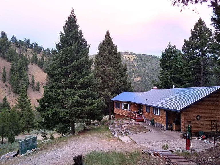 27 Grizzly Bear Rd photo 1