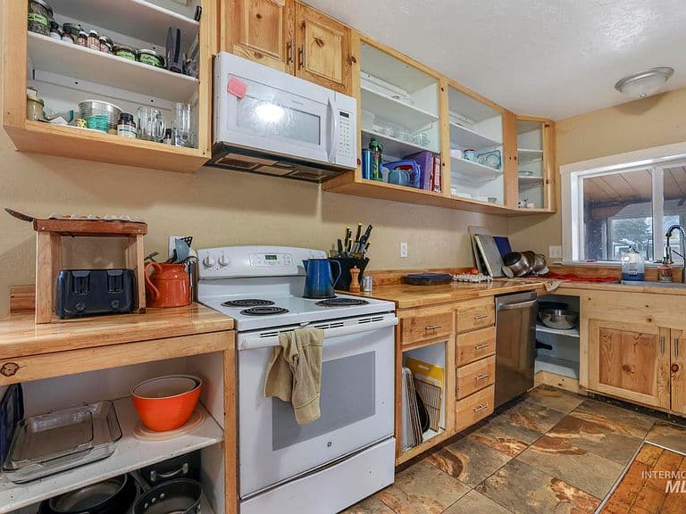 409 1st St E photo 3