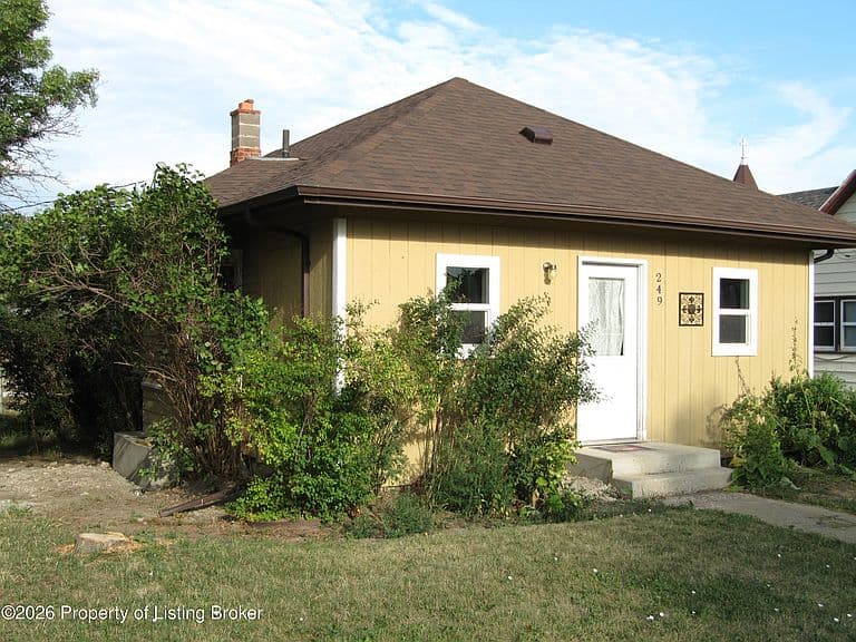 249 3rd Ave NE photo 2