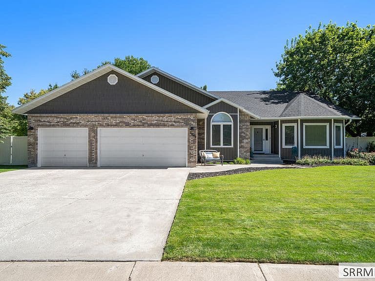 2649 Waterford Ln photo 2