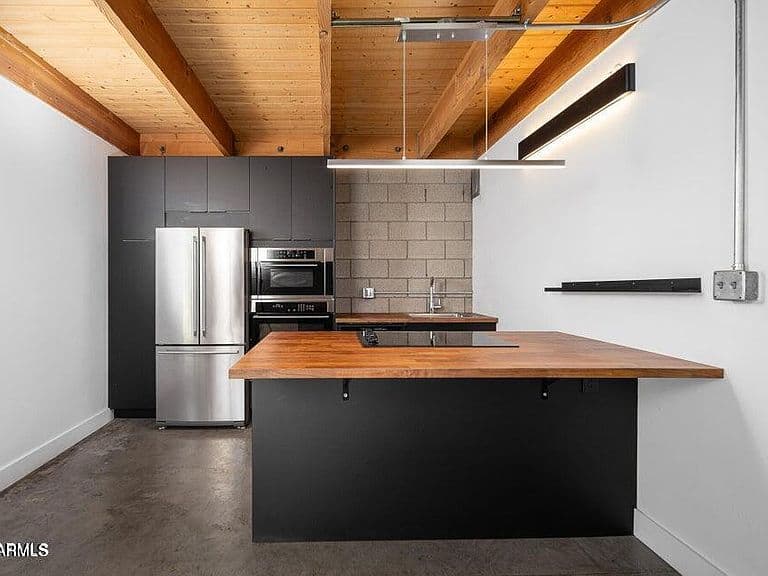 537 E WILLETTA Street #4 photo 1