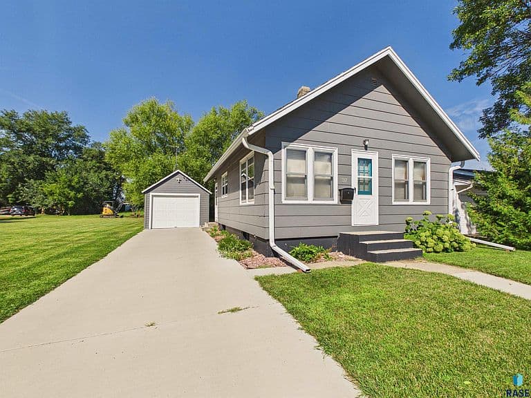 317 N Olive Ave photo 3