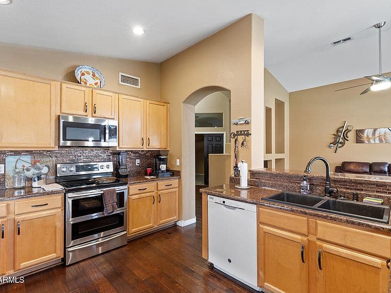 340 E RAWHIDE Avenue photo 3