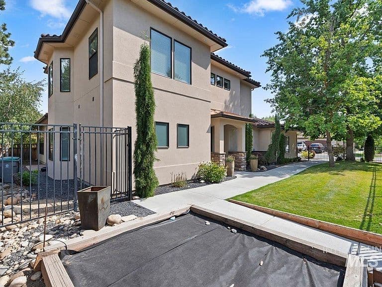 1208 E Spinnaker Ln photo 3