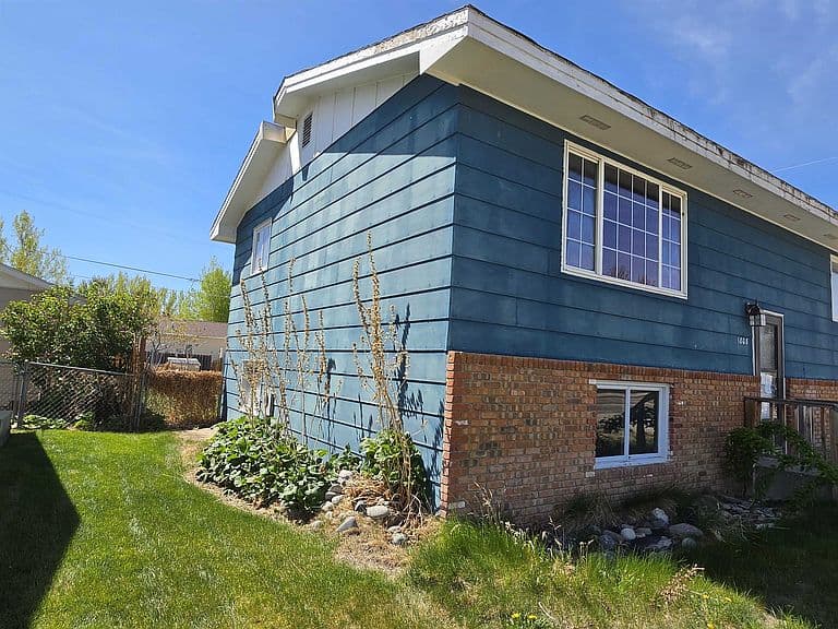 1808 Gregg Ave photo 2