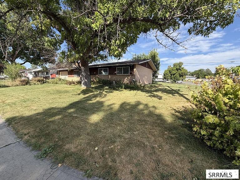 676 Davidson Dr photo 1