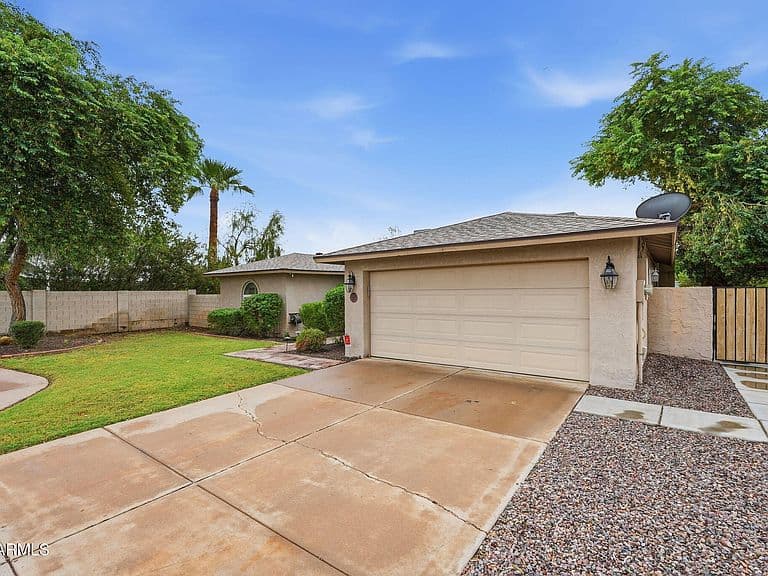 2533 W Laguna Azul Avenue photo 3