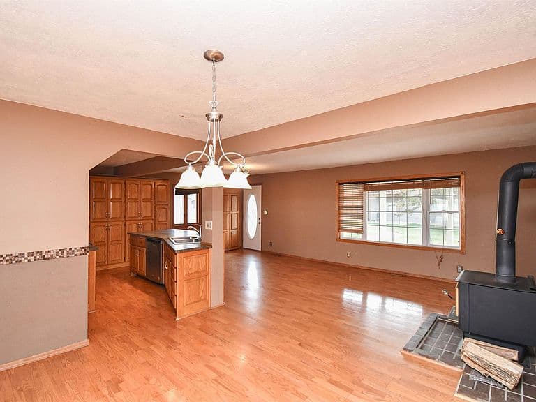 335 Vernon Dr photo 3