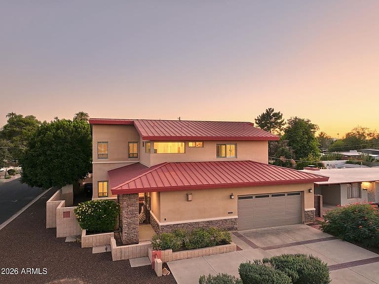 1435 E RANCHO Drive photo 1