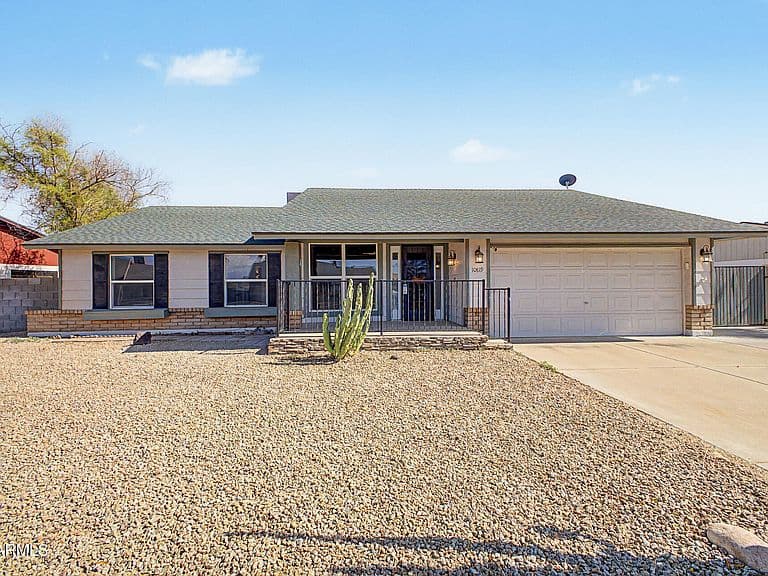 10819 W FRIER Drive photo 1