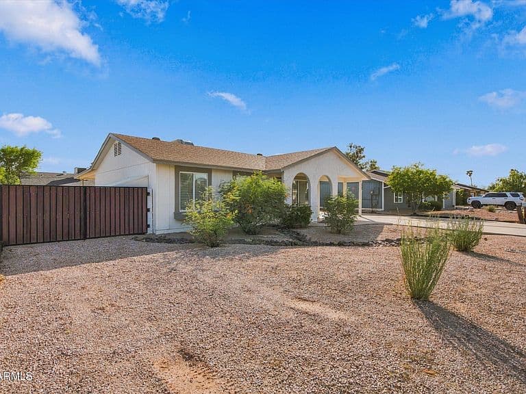 2547 E BILLINGS Street photo 2