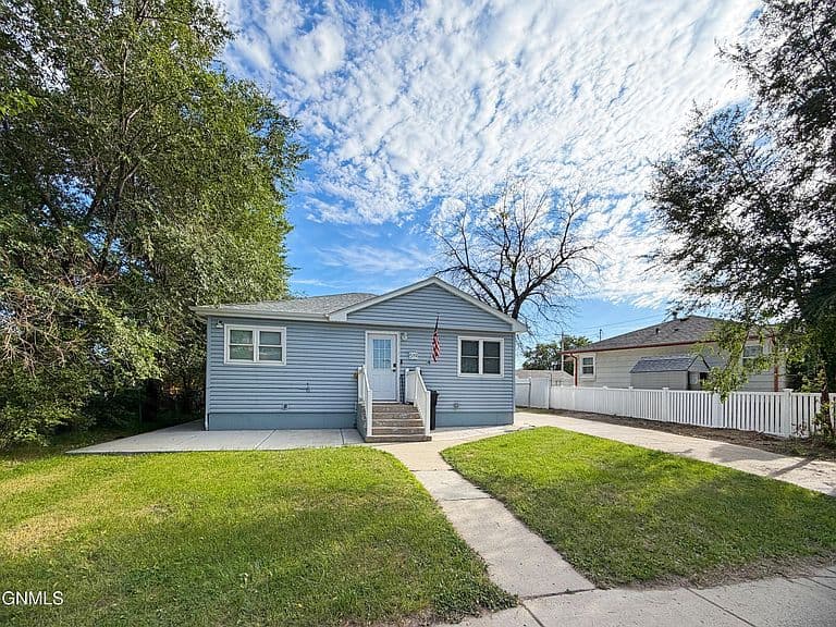 519 W Highland Dr photo 1