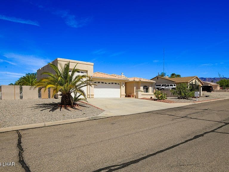 3811 Sloop Dr photo 2