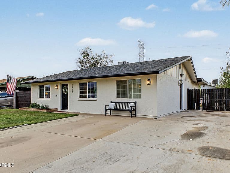 2410 E CONTESSA Street photo 3