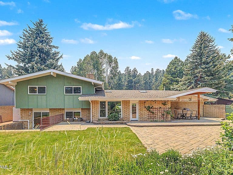 2045 N Crescent Dr photo 1