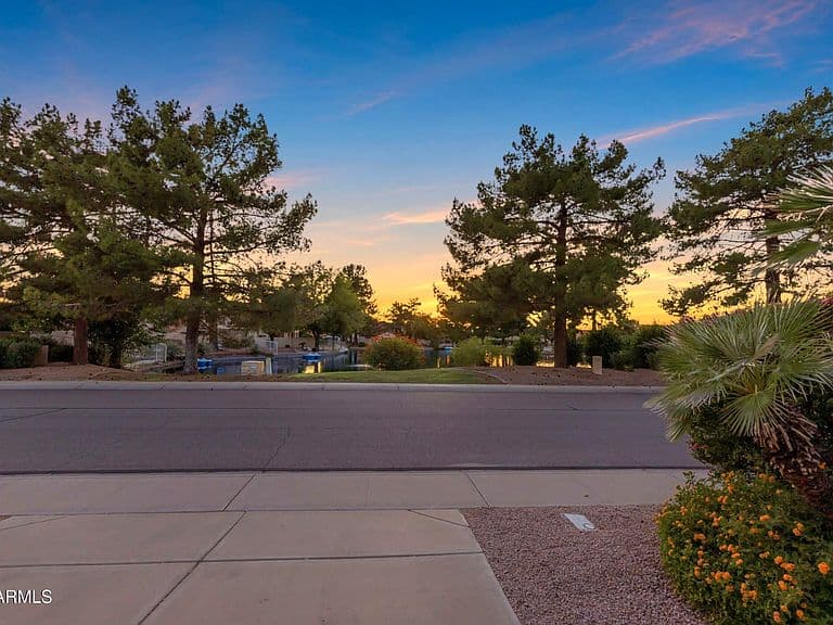 1517 S ASH Drive photo 2