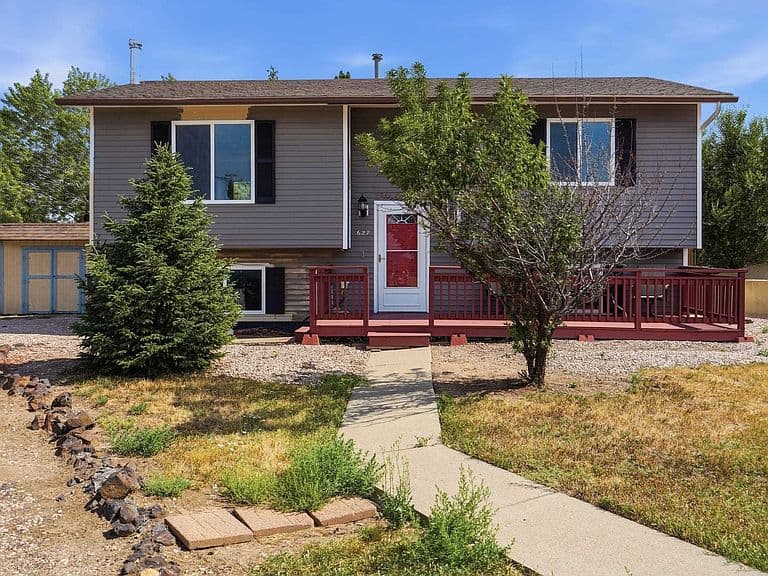 627 Fairmont Pl photo 2