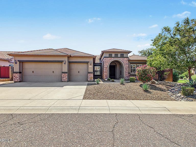5637 W STRAIGHT ARROW Lane photo 1