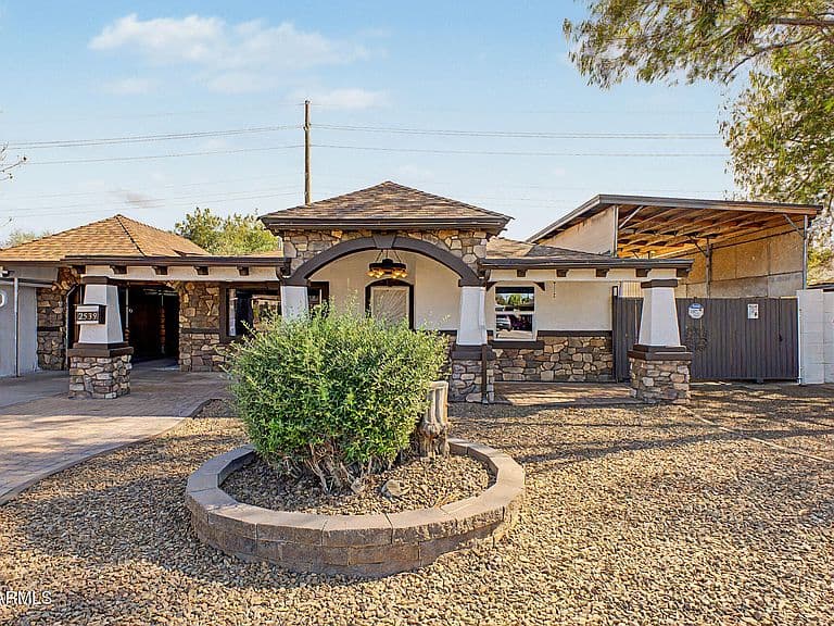 2539 W LUKE Avenue photo 1