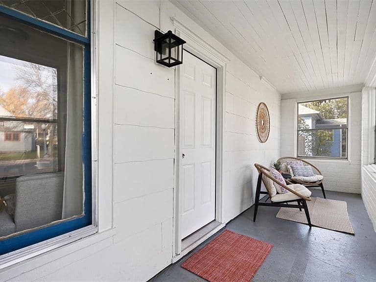 108 Custer Ave photo 2