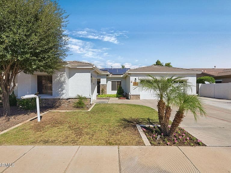20842 E SADDLE Way photo 2