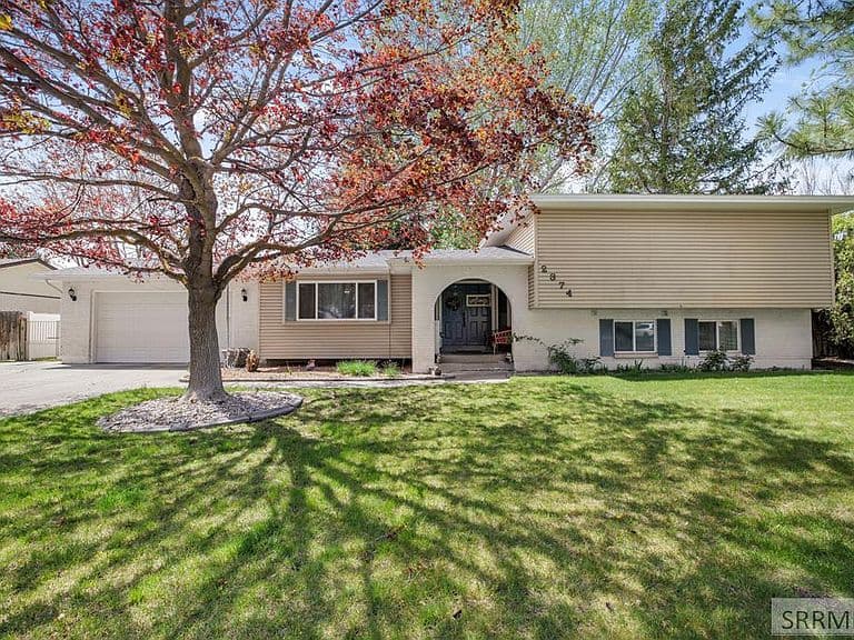 2374 Belmont Ave photo 1