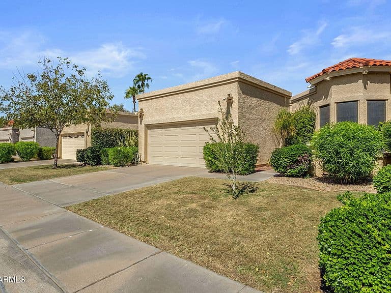 10620 E VOGEL Avenue photo 1