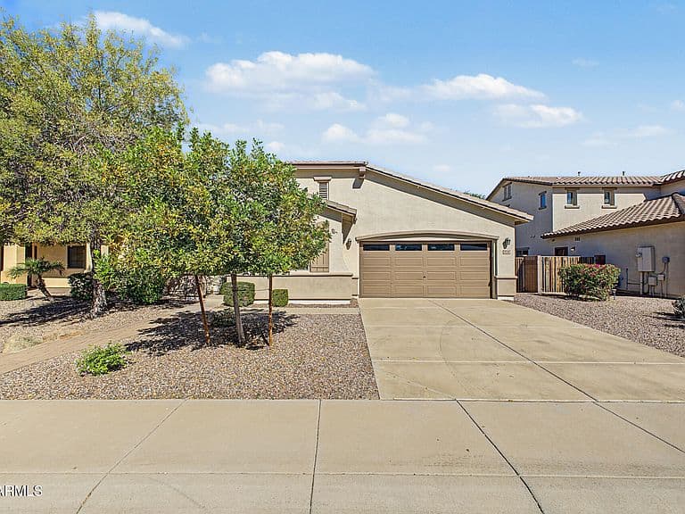 2736 E DONATO Drive photo 2
