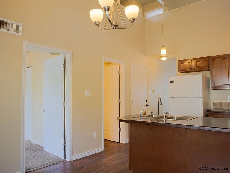 1015 Hacienda Ct photo 3